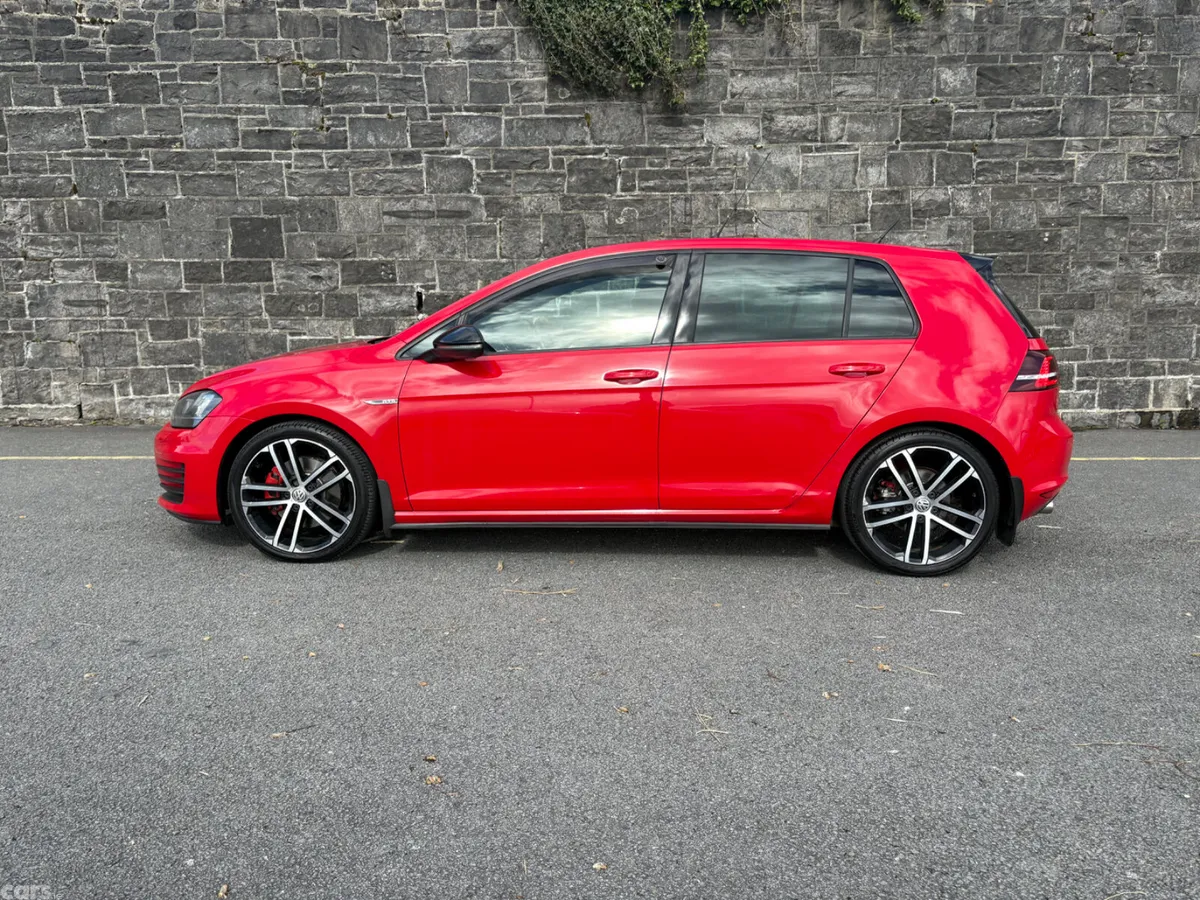 Volkswagen Golf Hatchback, Diesel, 2015, Red