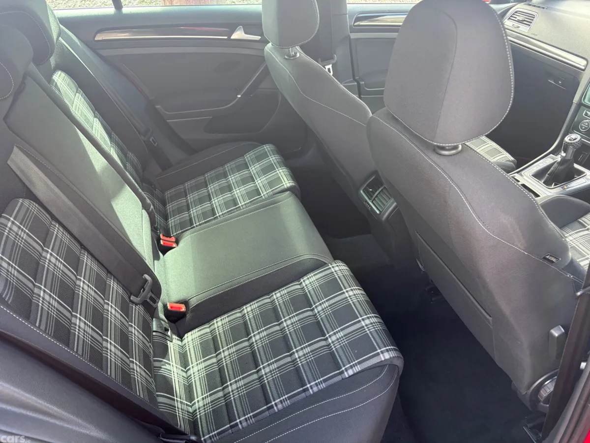 Volkswagen Golf Hatchback, Diesel, 2015, Red
