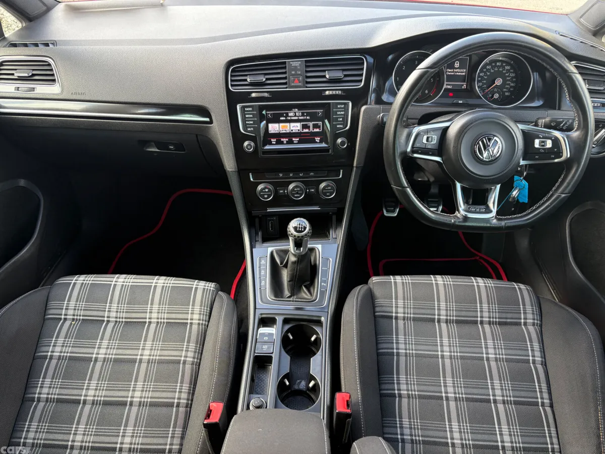 Volkswagen Golf Hatchback, Diesel, 2015, Red