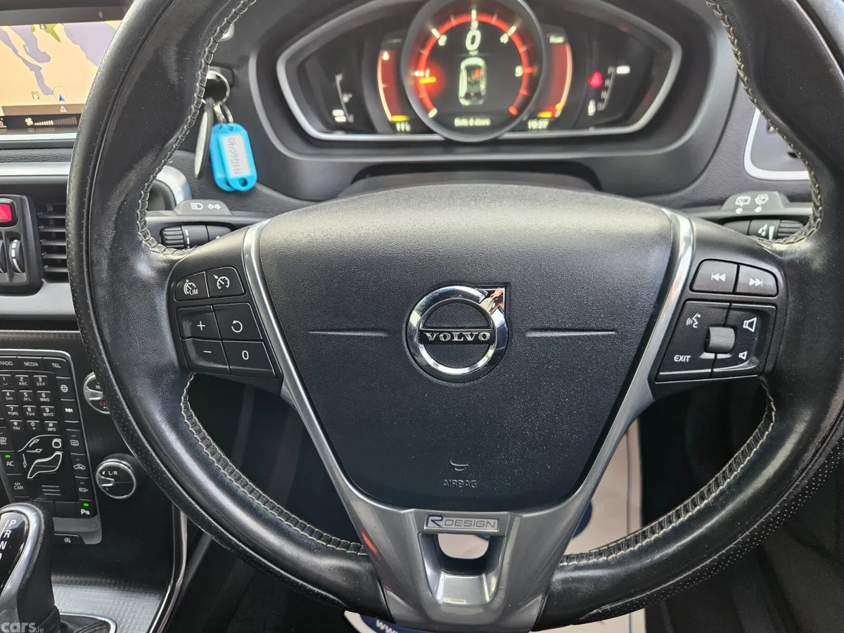 Volvo V40 Hatchback, Diesel, 2017, Blue