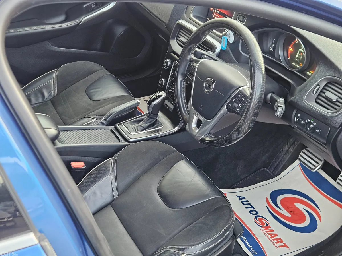 Volvo V40 Hatchback, Diesel, 2017, Blue