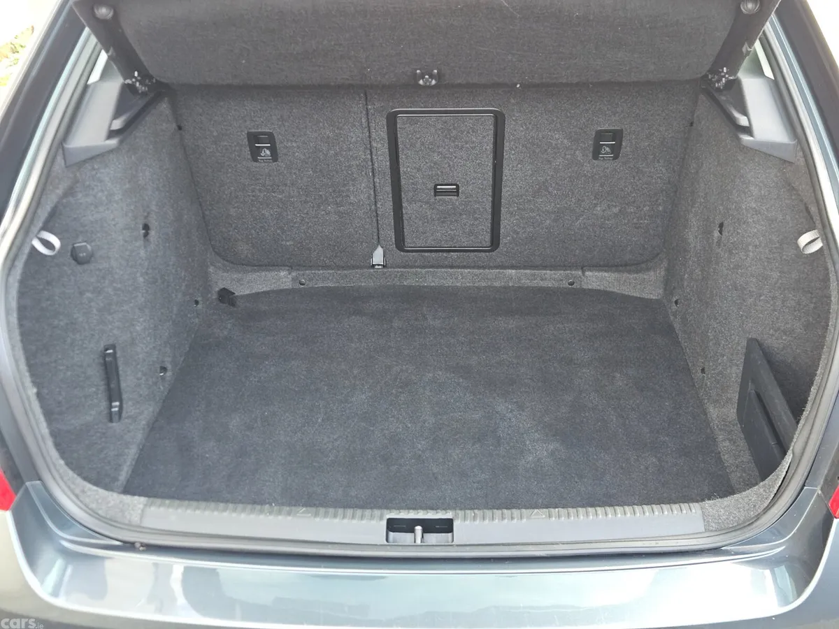 Skoda Octavia Saloon, Diesel, 2016, Grey