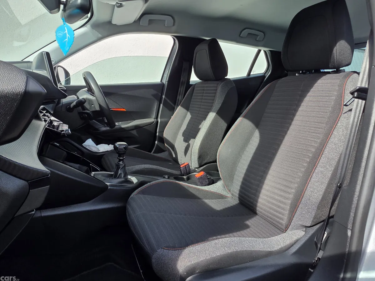 Peugeot 2008 MPV, Diesel, 2022, Grey
