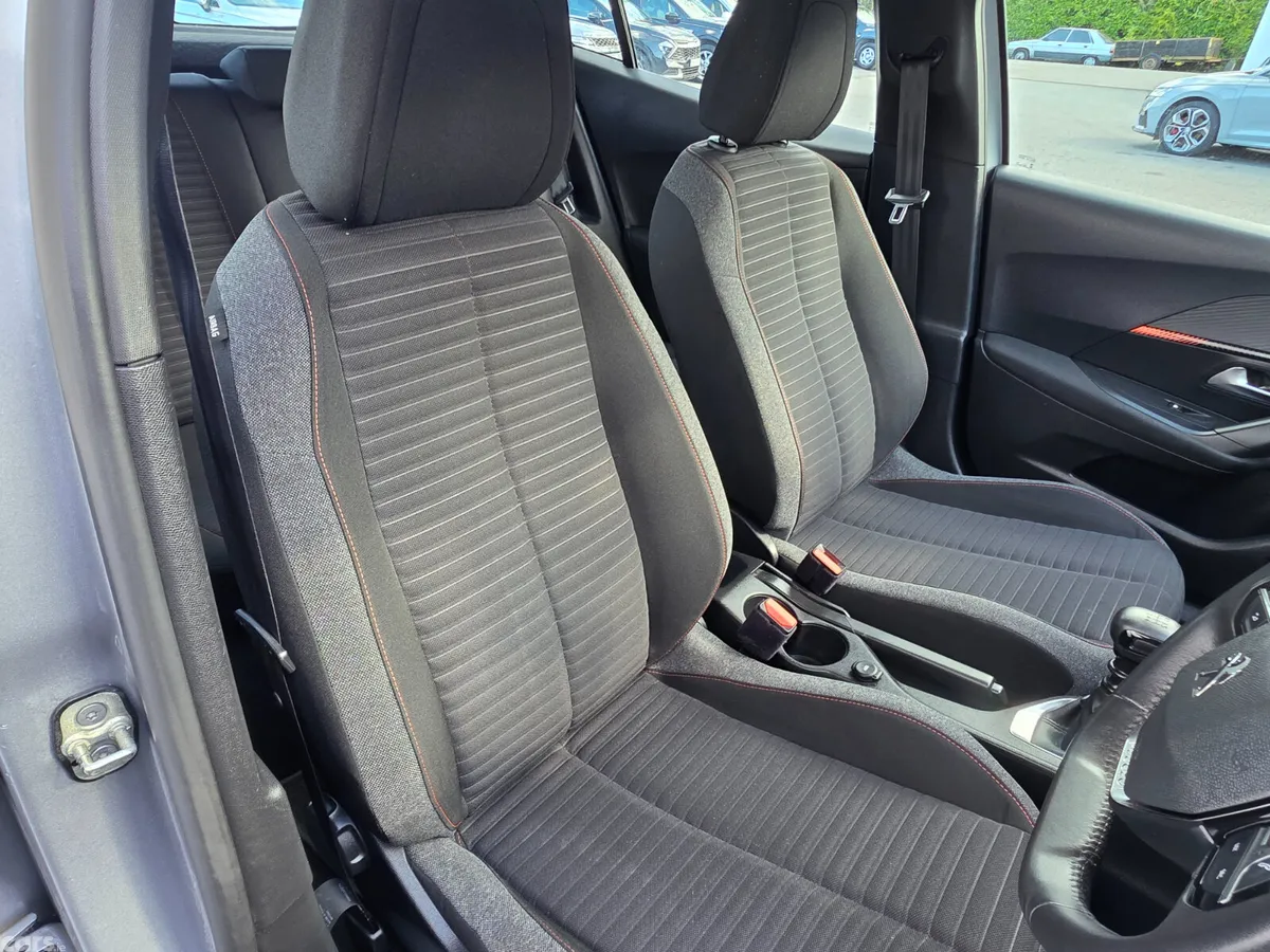 Peugeot 2008 MPV, Diesel, 2022, Grey