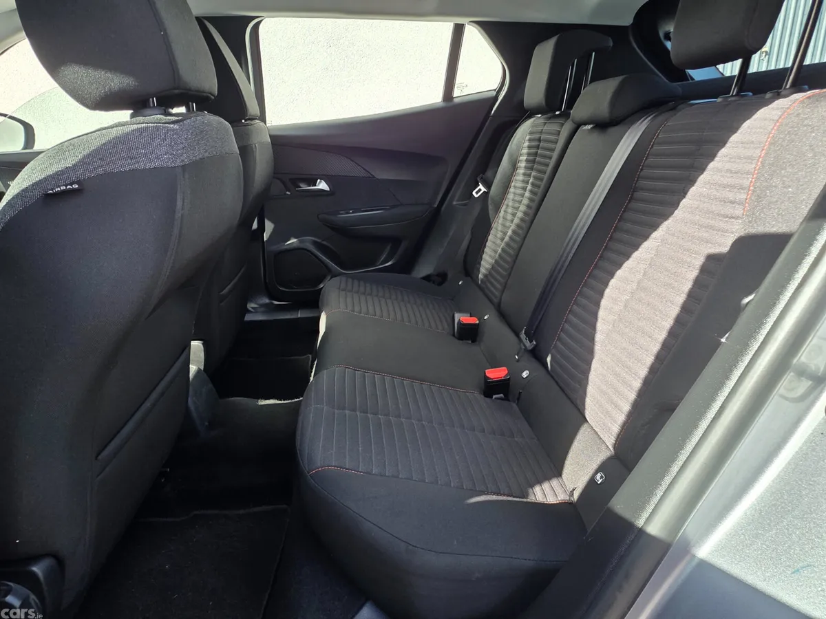 Peugeot 2008 MPV, Diesel, 2022, Grey
