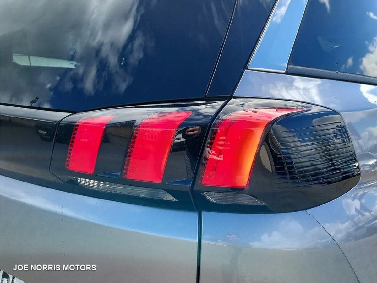 Peugeot 5008 MPV, Diesel, 2023, Grey