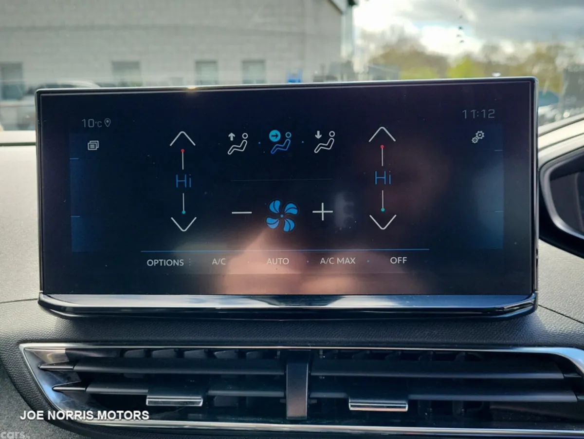 Peugeot 5008 MPV, Diesel, 2023, Grey