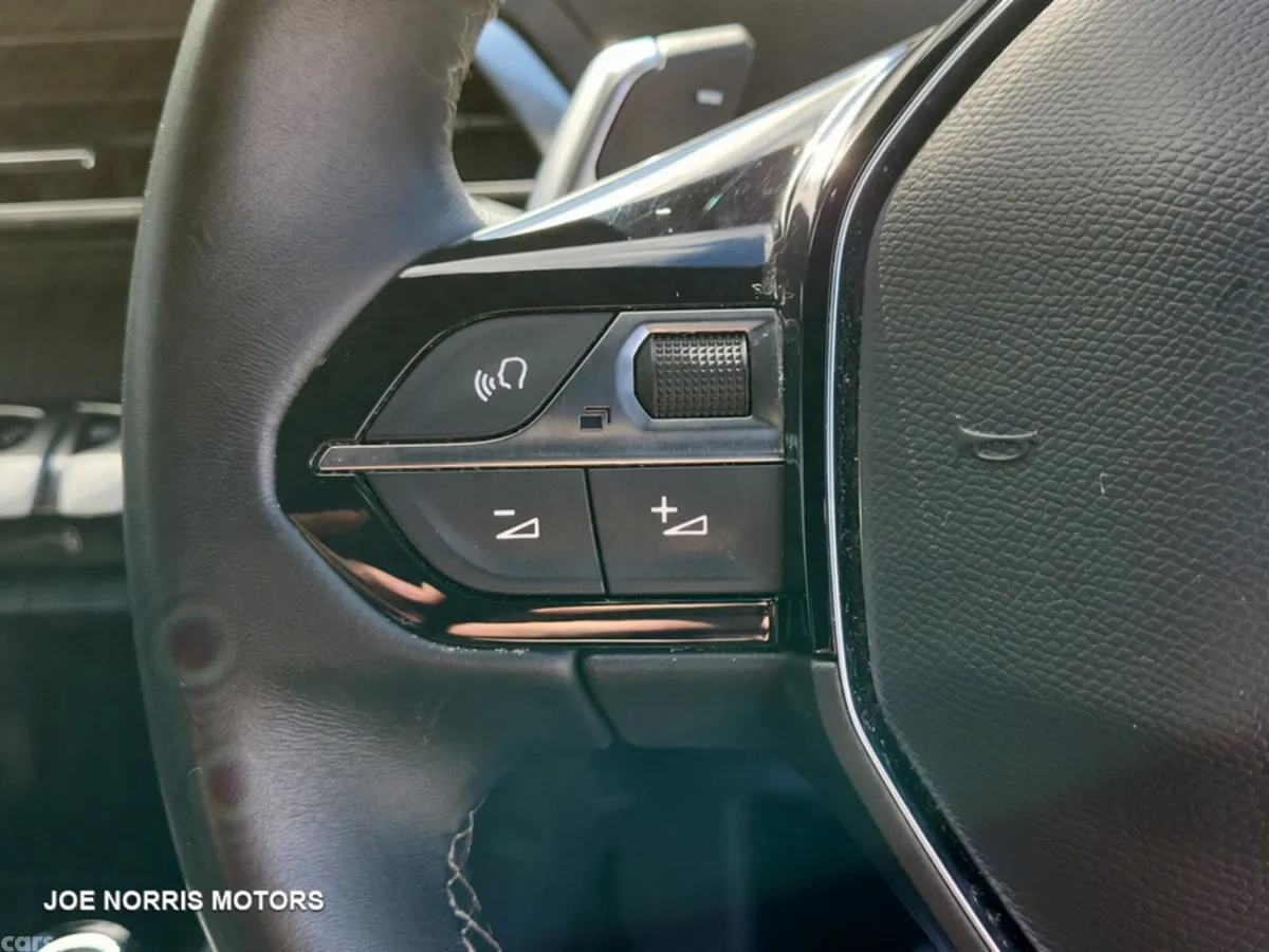 Peugeot 5008 MPV, Diesel, 2023, Grey
