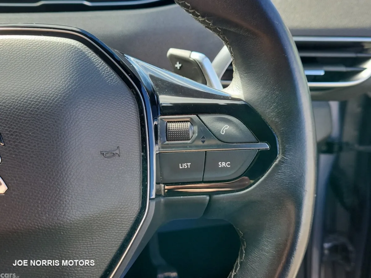 Peugeot 5008 MPV, Diesel, 2023, Grey
