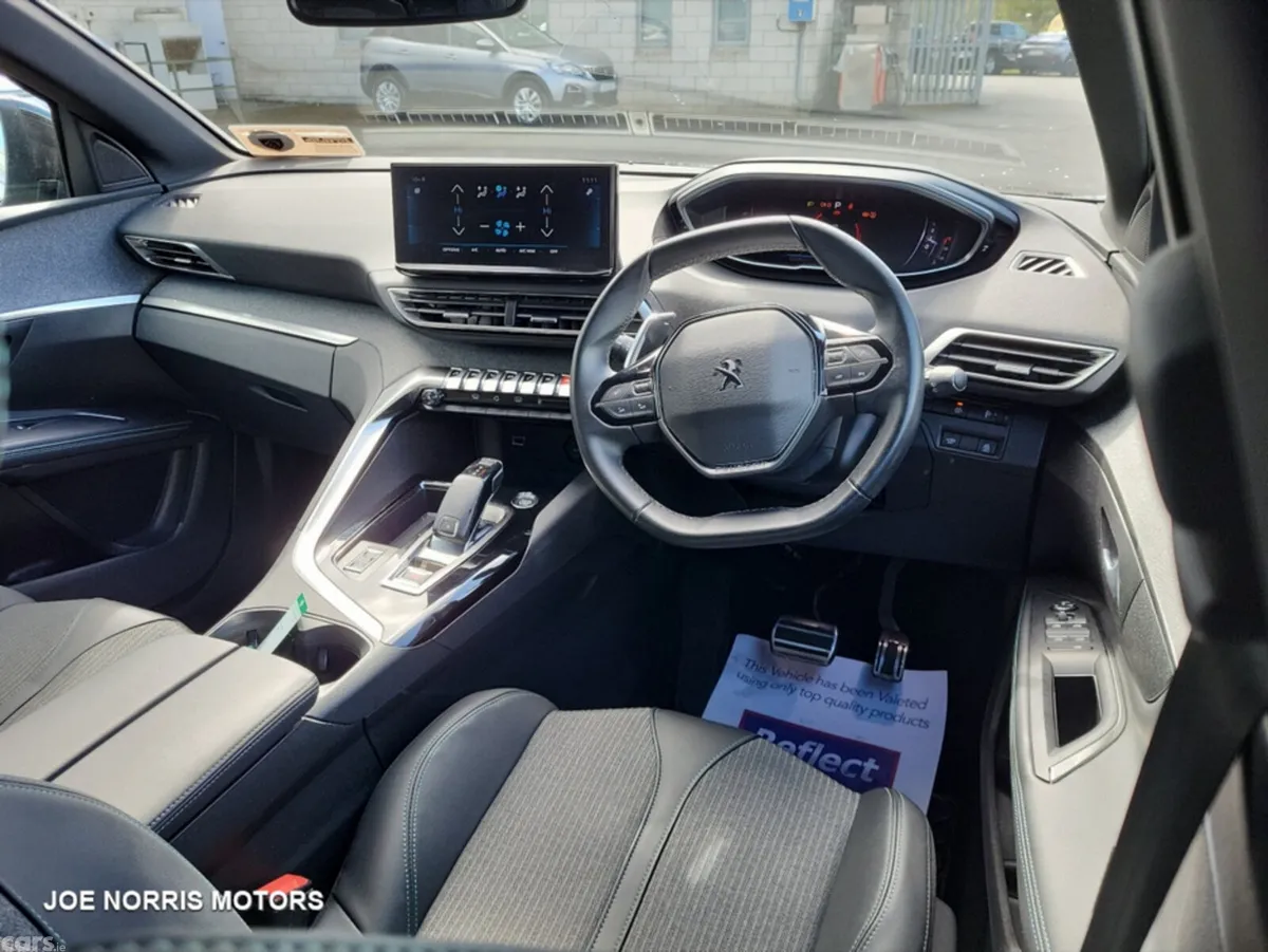 Peugeot 5008 MPV, Diesel, 2023, Grey
