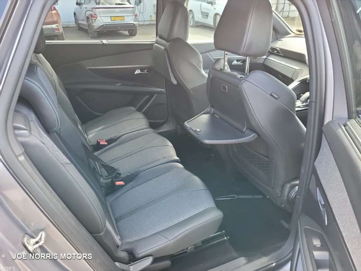 Peugeot 5008 MPV, Diesel, 2023, Grey