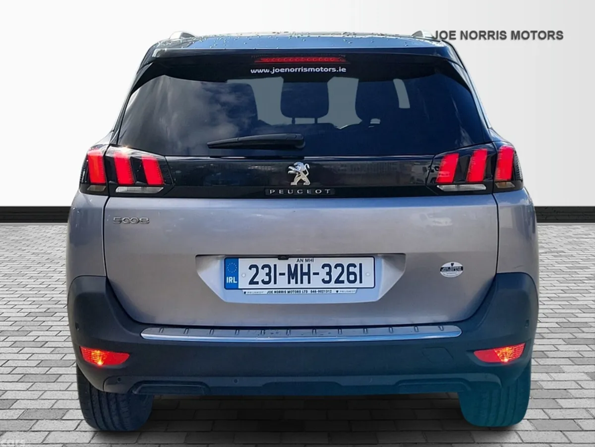 Peugeot 5008 MPV, Diesel, 2023, Grey