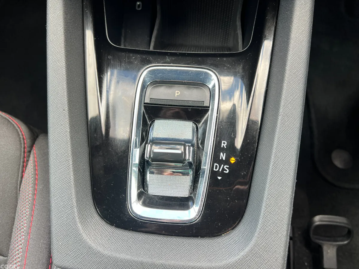 Skoda Octavia Hatchback, Petrol Plug-in Hybrid, 2021, Blue