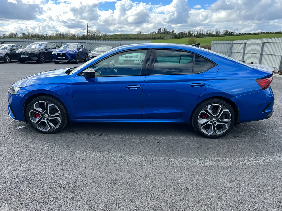 Skoda Octavia Hatchback, Petrol Plug-in Hybrid, 2021, Blue