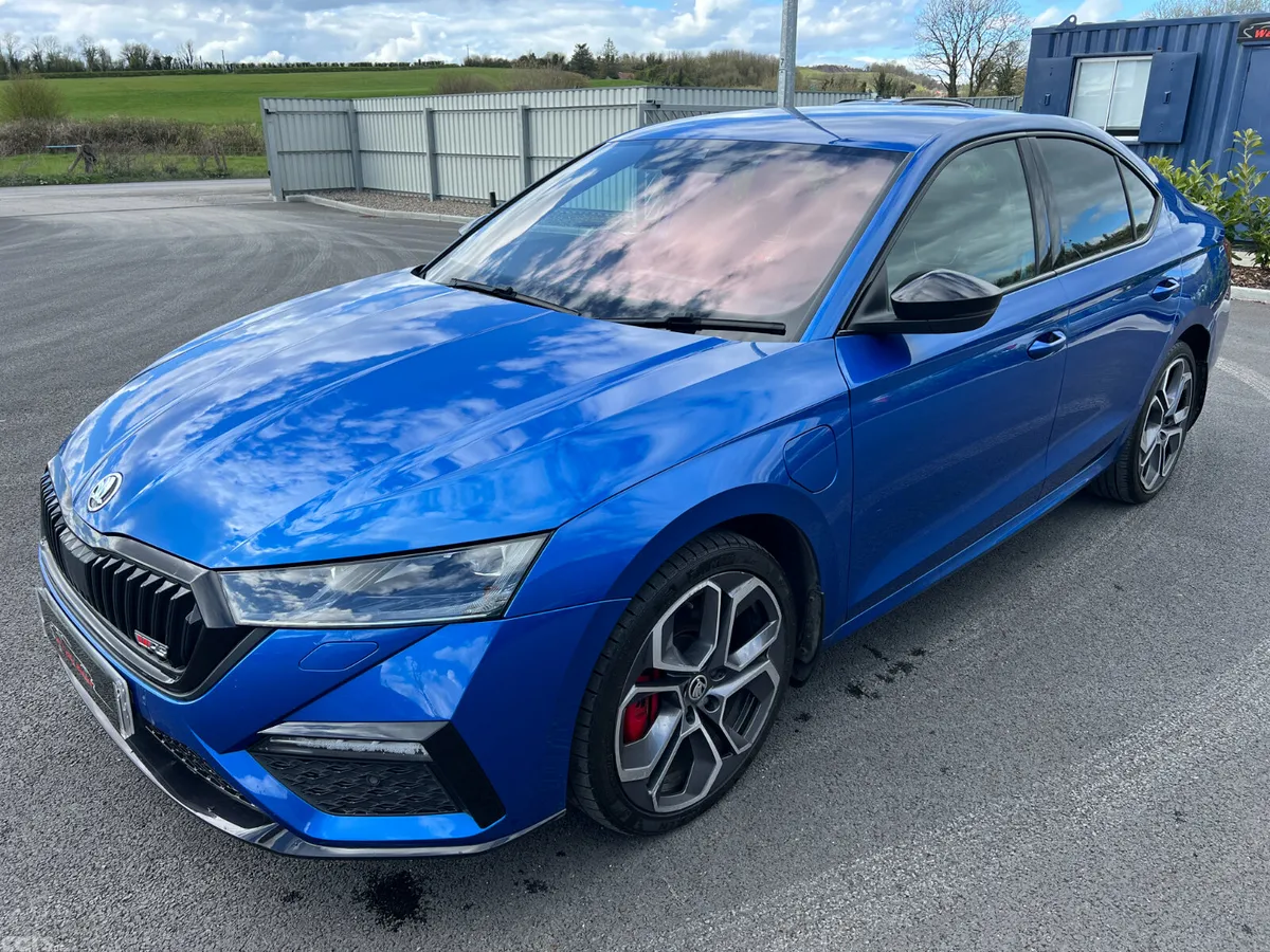 Skoda Octavia Hatchback, Petrol Plug-in Hybrid, 2021, Blue