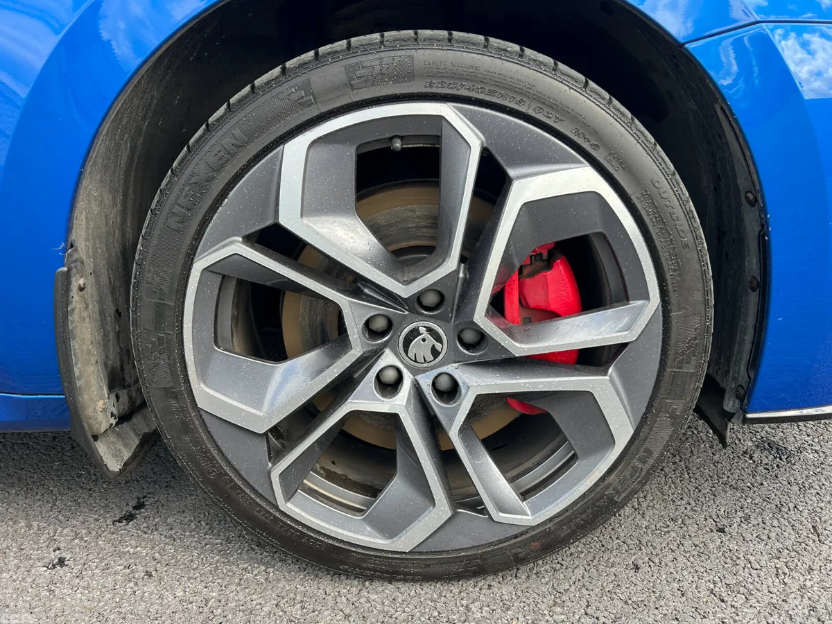 Skoda Octavia Hatchback, Petrol Plug-in Hybrid, 2021, Blue