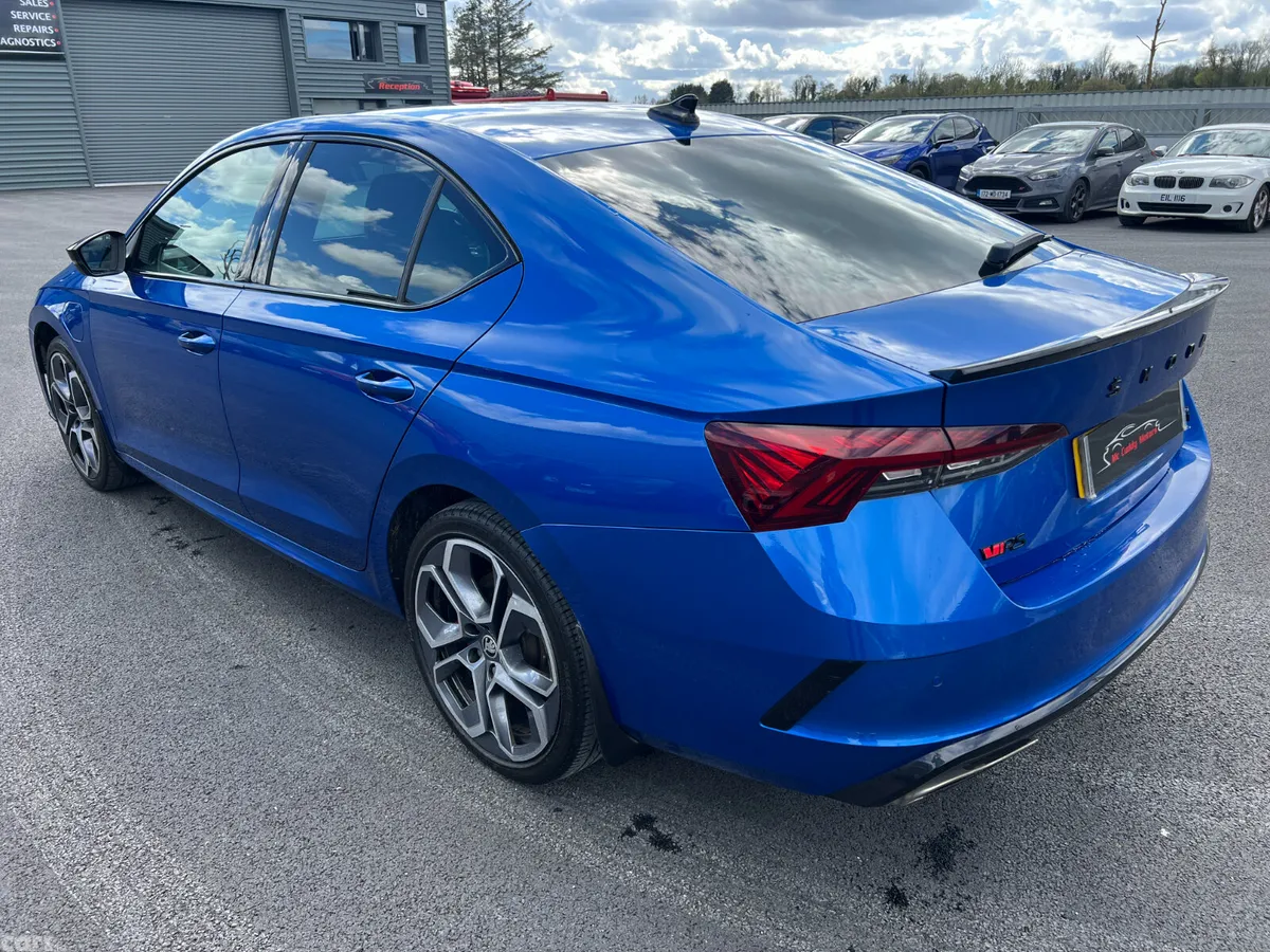 Skoda Octavia Hatchback, Petrol Plug-in Hybrid, 2021, Blue