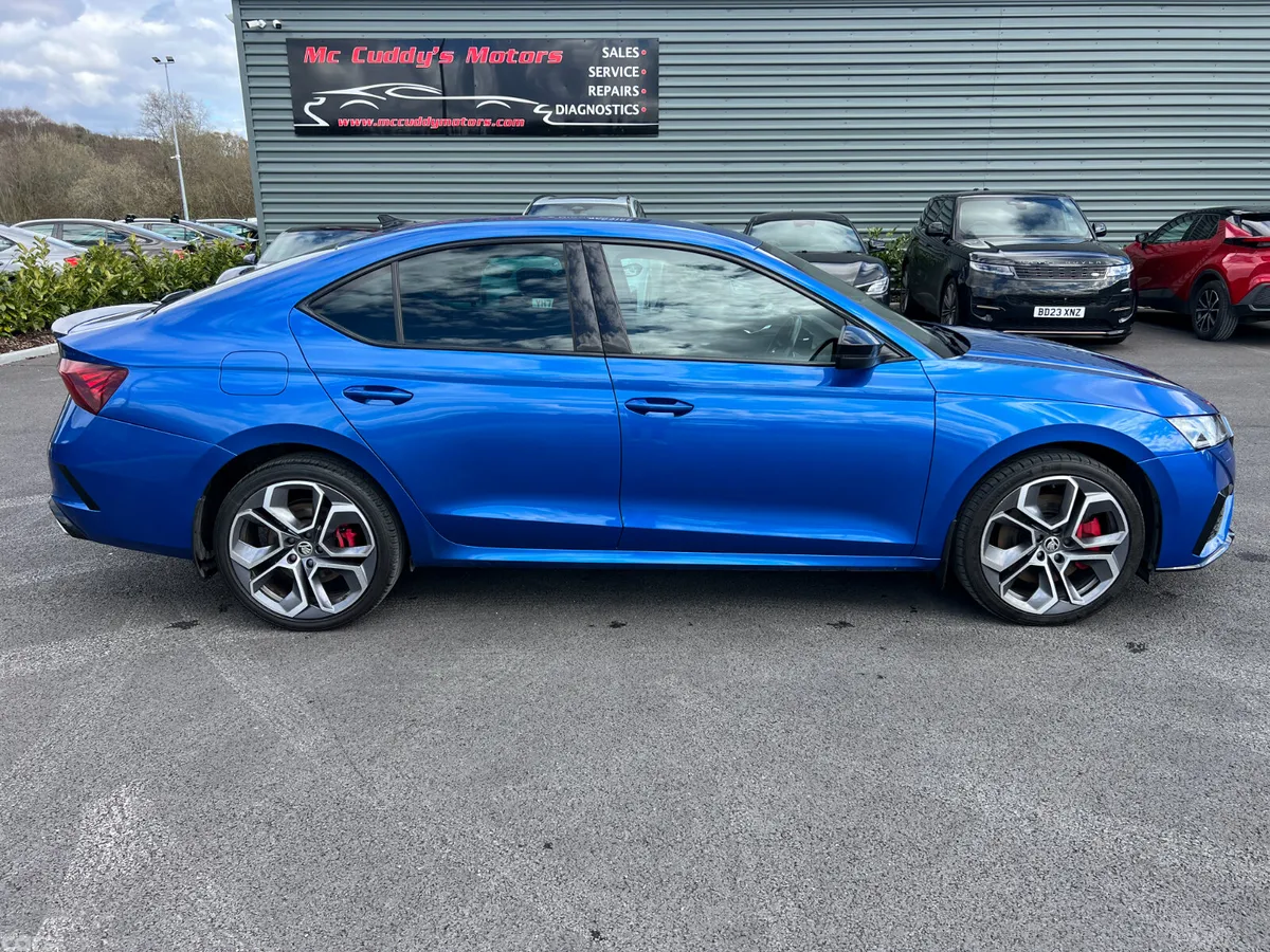 Skoda Octavia Hatchback, Petrol Plug-in Hybrid, 2021, Blue