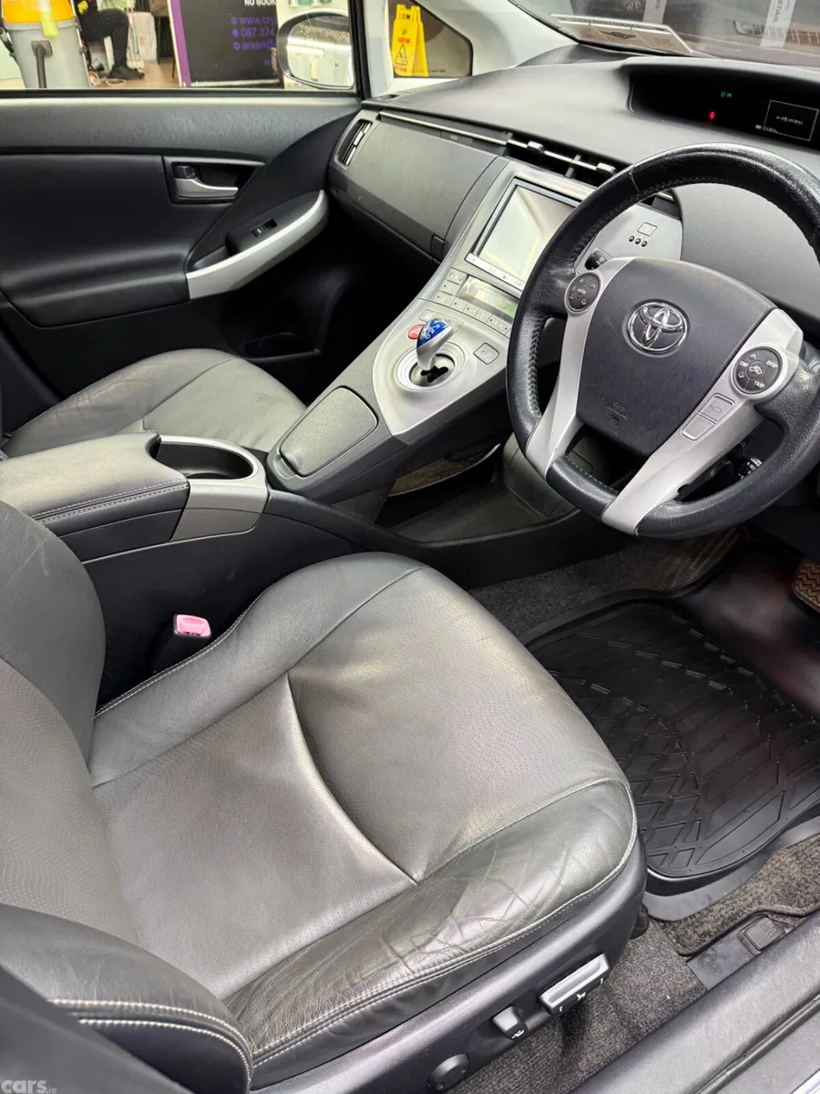 Toyota Prius Saloon, Petrol, 2013, Silver