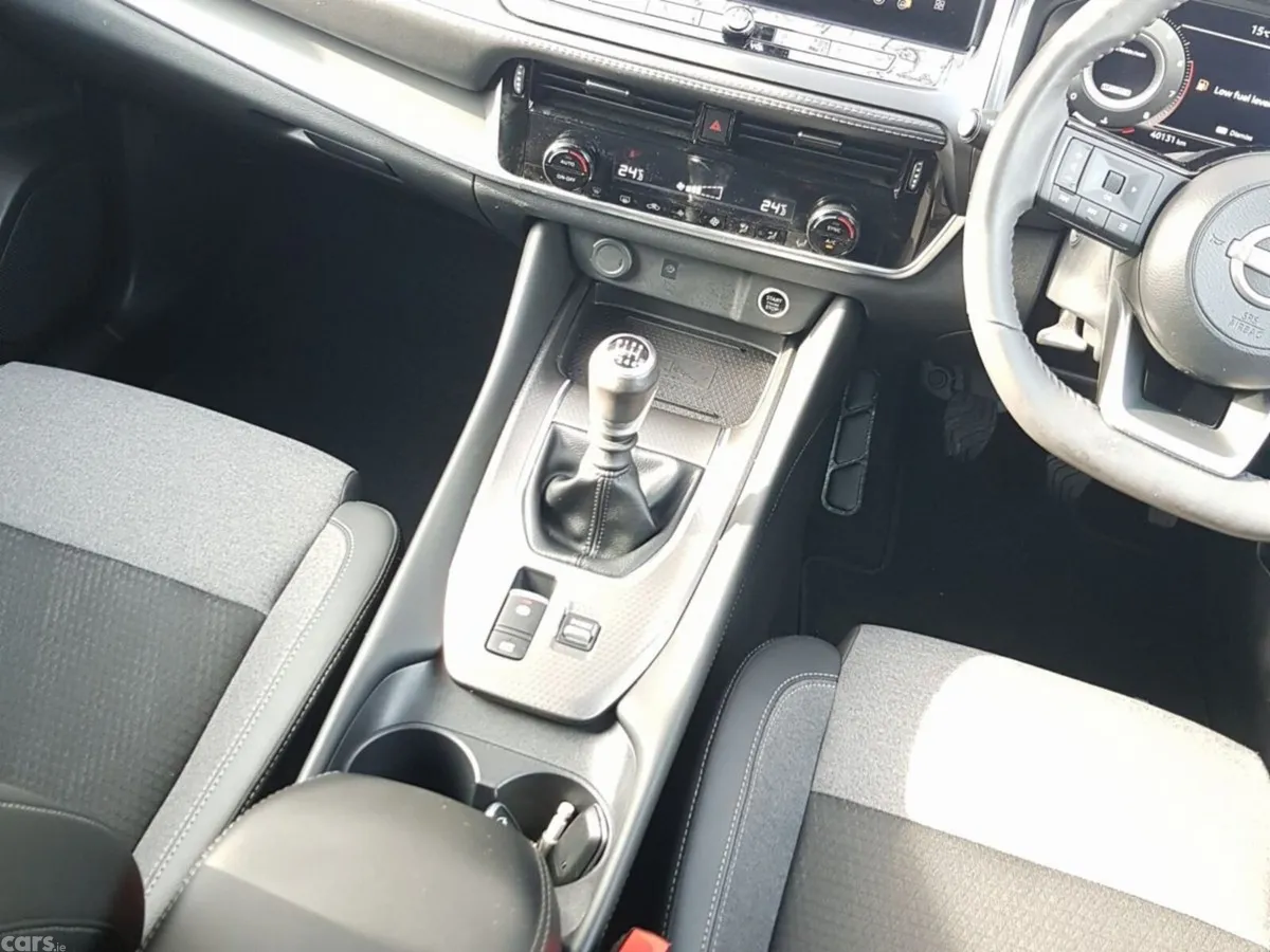 Nissan Qashqai MPV, Petrol, 2025, Red