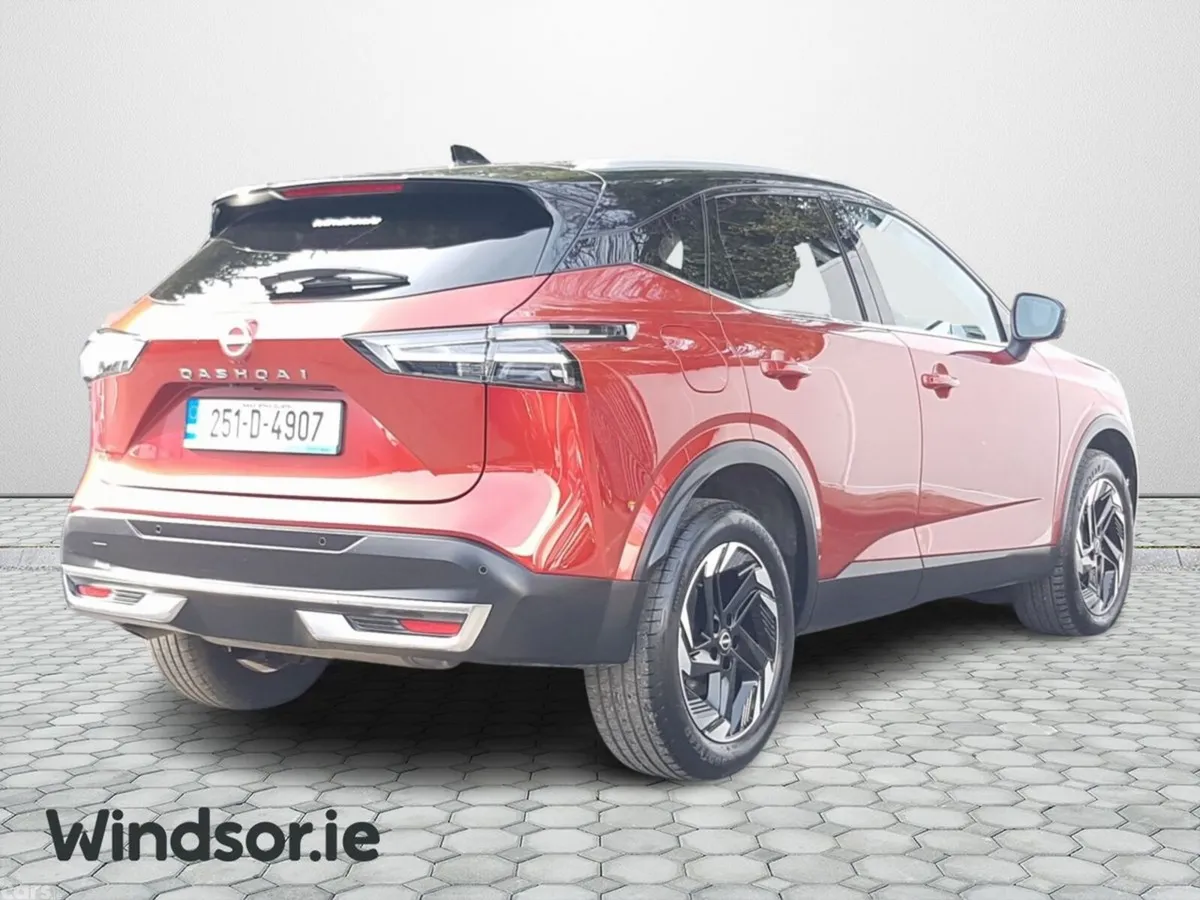 Nissan Qashqai MPV, Petrol, 2025, Red