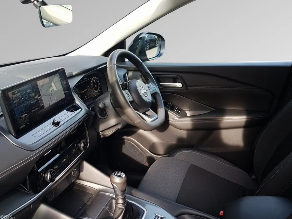 Nissan Qashqai MPV, Petrol, 2025, Red