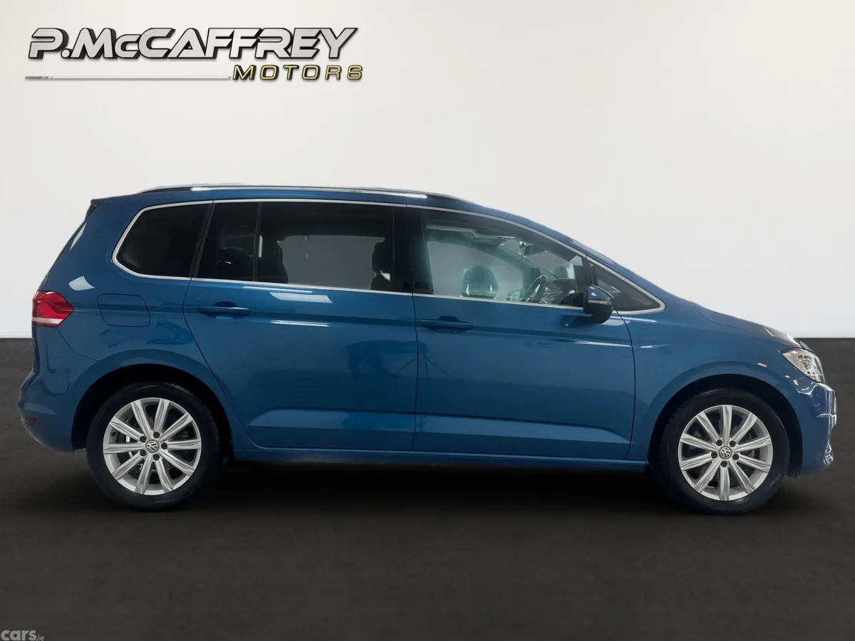 Volkswagen Touran MPV, Diesel, 2019, Blue