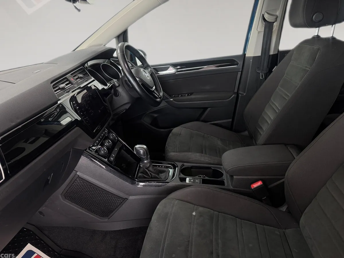 Volkswagen Touran MPV, Diesel, 2019, Blue