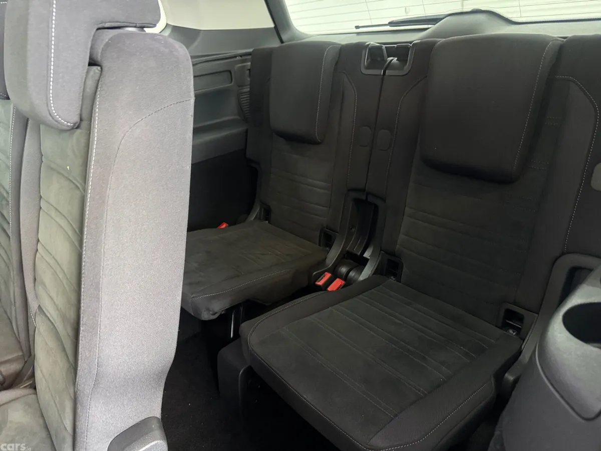 Volkswagen Touran MPV, Diesel, 2019, Blue