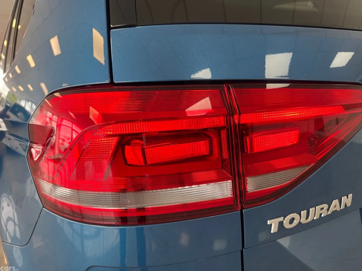 Volkswagen Touran MPV, Diesel, 2019, Blue