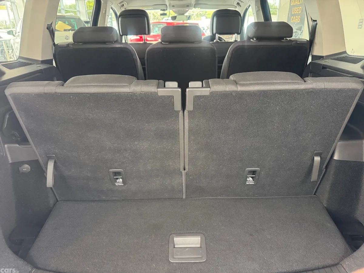 Volkswagen Touran MPV, Diesel, 2019, Blue