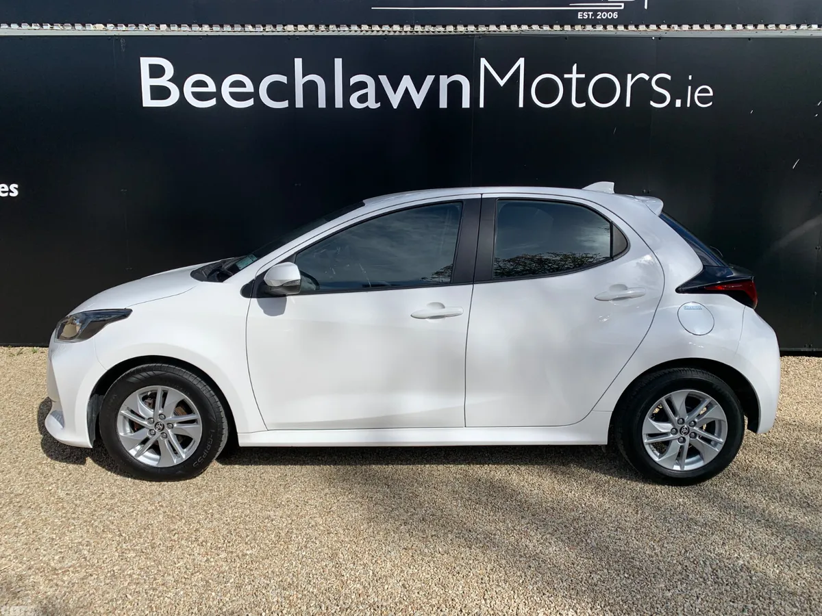 Toyota Yaris Hatchback, Petrol, 2023, White