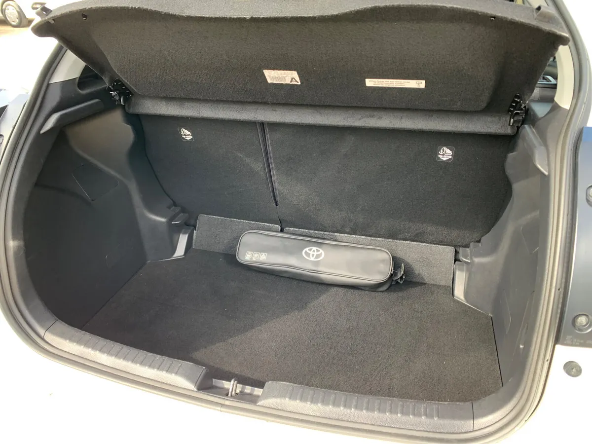 Toyota Yaris Hatchback, Petrol, 2023, White