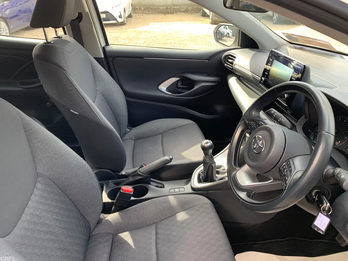 Toyota Yaris Hatchback, Petrol, 2023, White