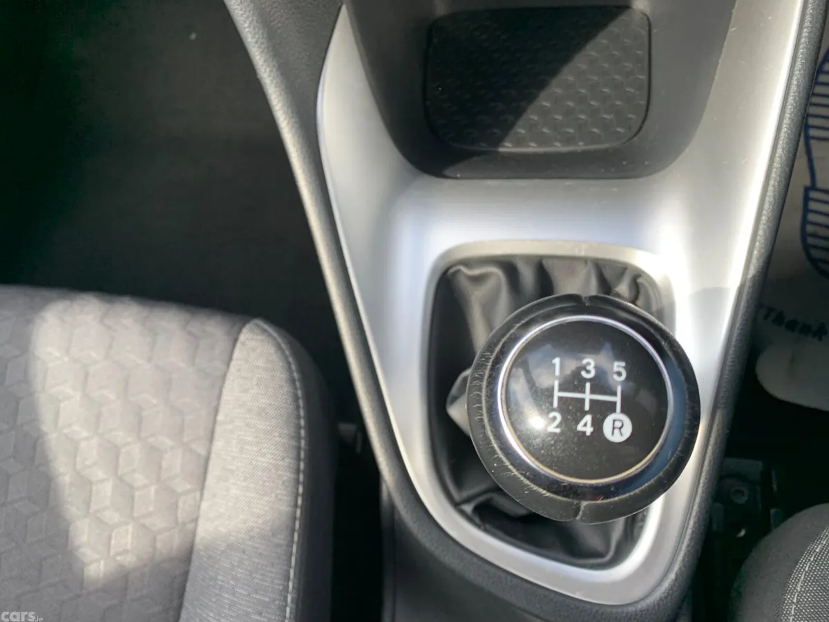 Toyota Yaris Hatchback, Petrol, 2023, White