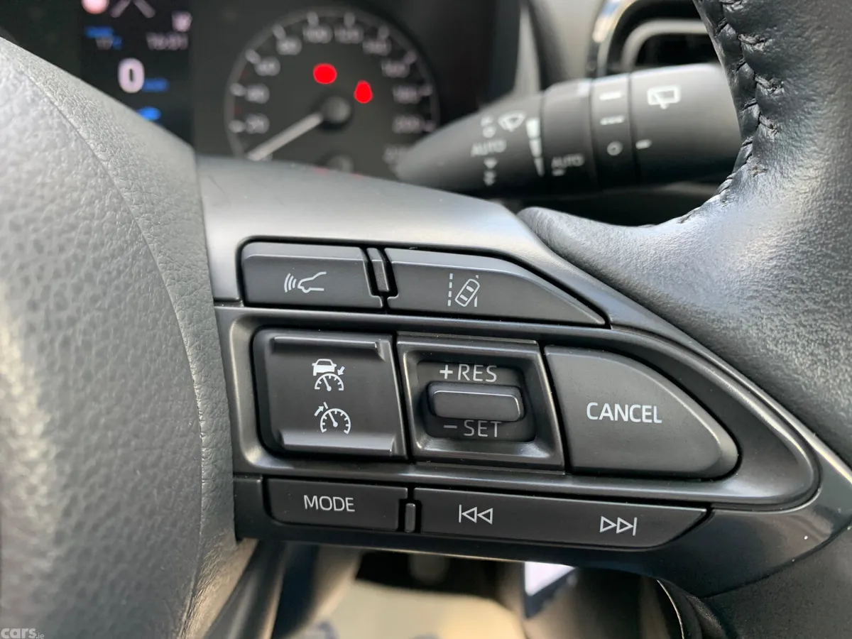 Toyota Yaris Hatchback, Petrol, 2023, White