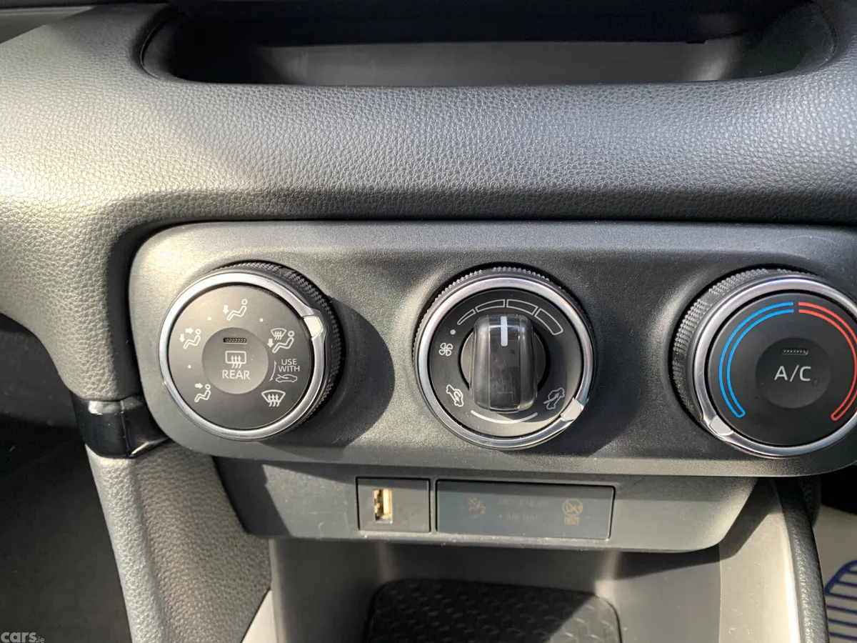 Toyota Yaris Hatchback, Petrol, 2023, White