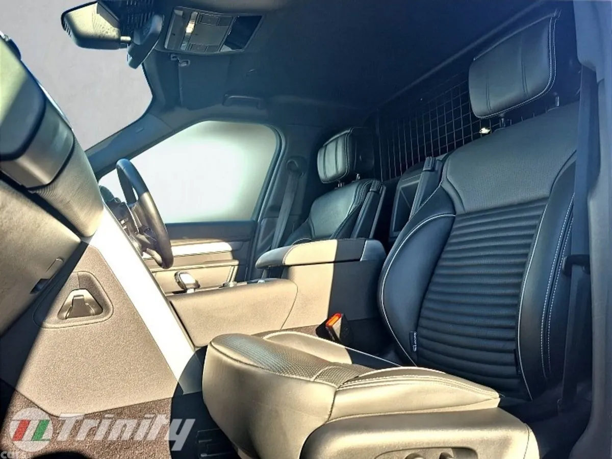 Land Rover Discovery SUV, Diesel, 2024, Grey
