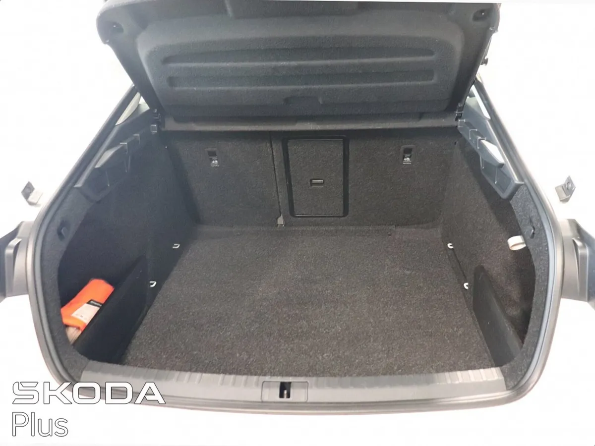 Skoda Octavia Saloon, Diesel, 2023, White