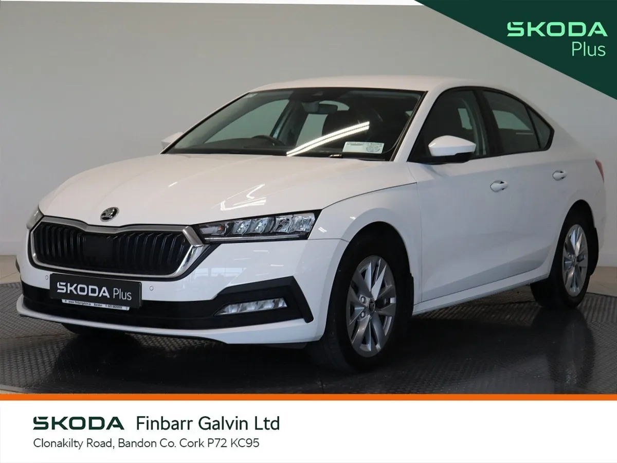 Skoda Octavia Saloon, Diesel, 2023, White