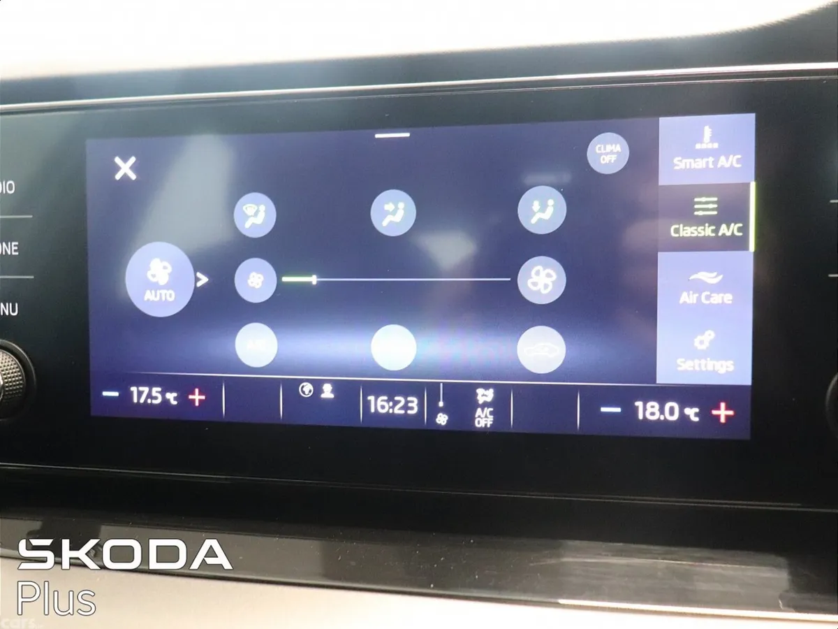 Skoda Octavia Saloon, Diesel, 2023, White