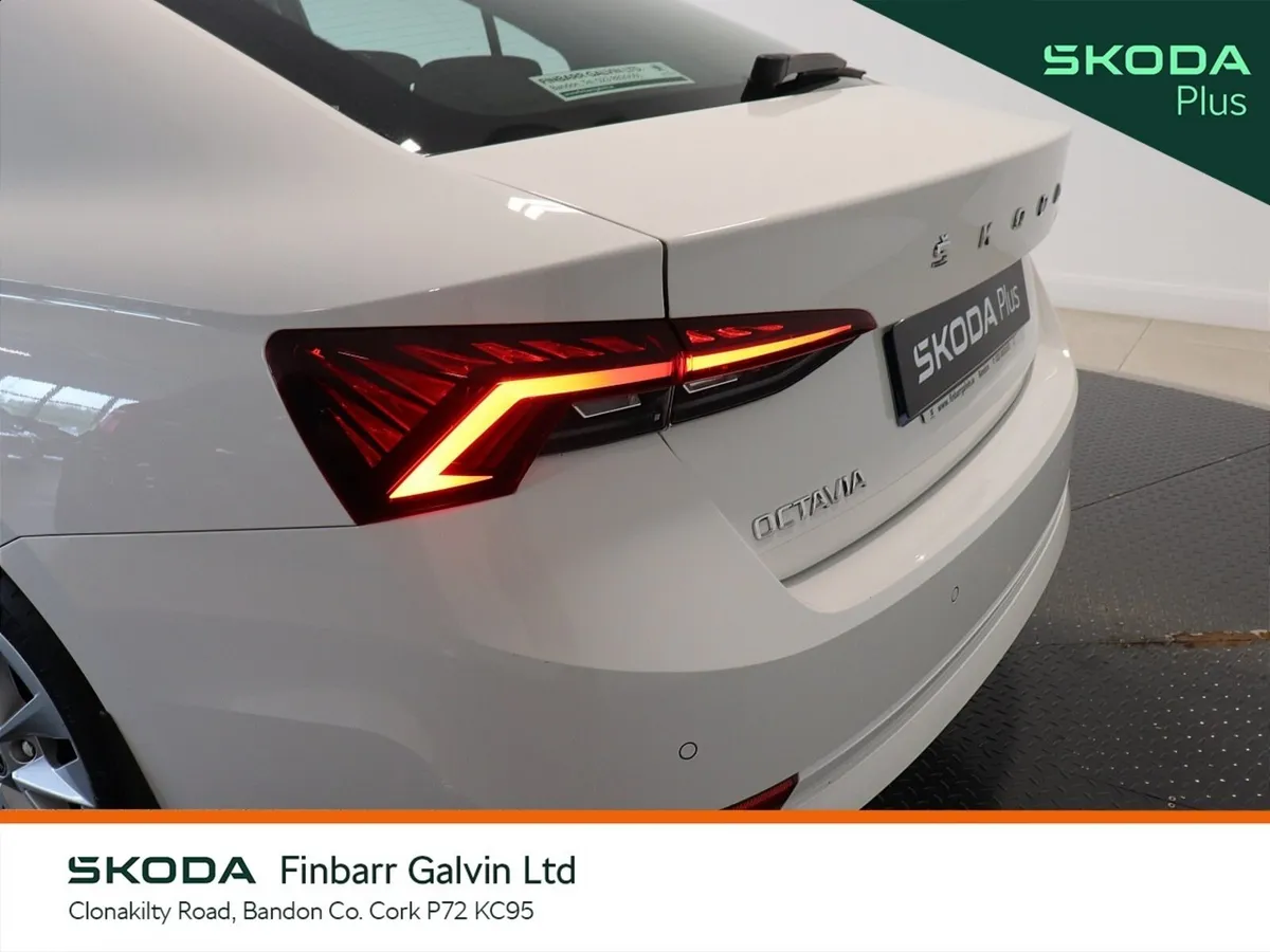 Skoda Octavia Saloon, Diesel, 2023, White