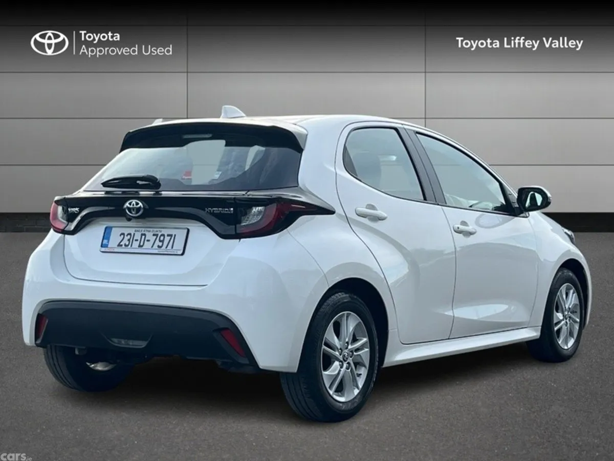 Toyota Yaris Hatchback, Petrol Hybrid, 2023, White