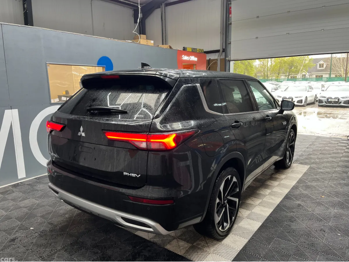 Mitsubishi Outlander SUV, Petrol Plug-in Hybrid, 2024, Black