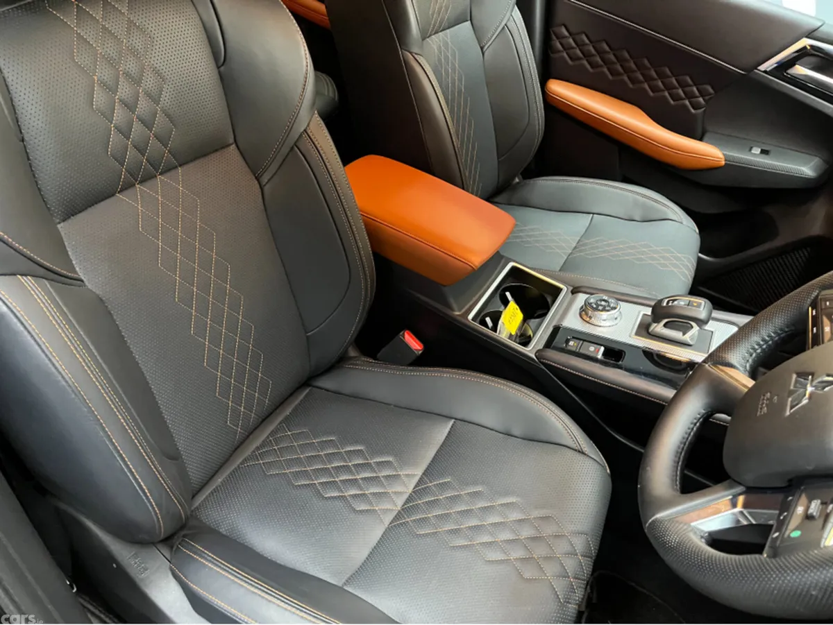 Mitsubishi Outlander SUV, Petrol Plug-in Hybrid, 2024, Black