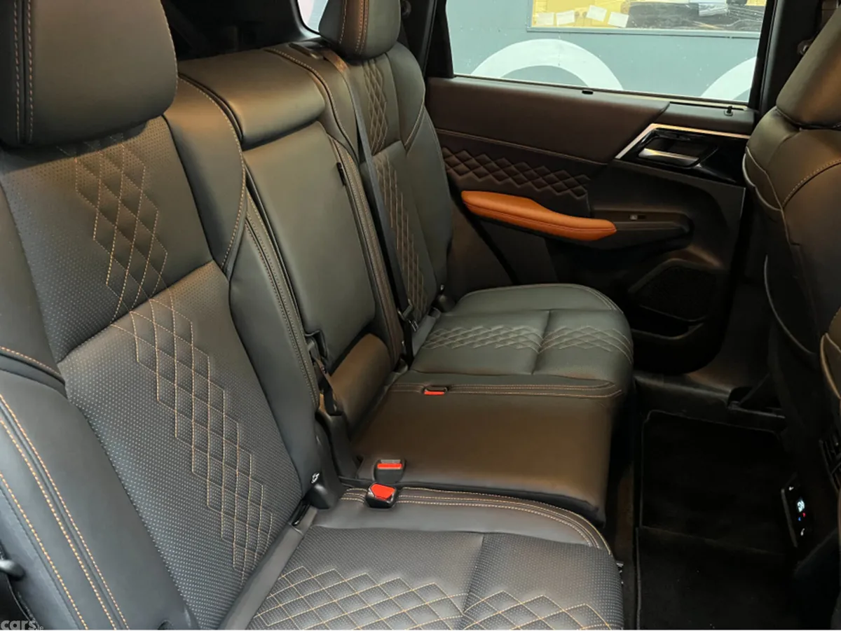 Mitsubishi Outlander SUV, Petrol Plug-in Hybrid, 2024, Black