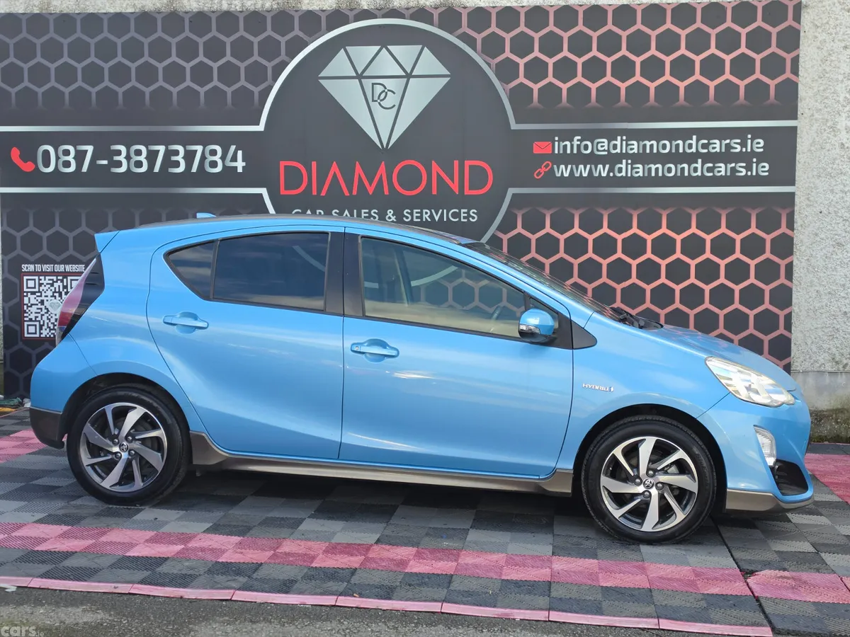 Toyota Aqua Hatchback, Petrol Hybrid, 2015, Blue
