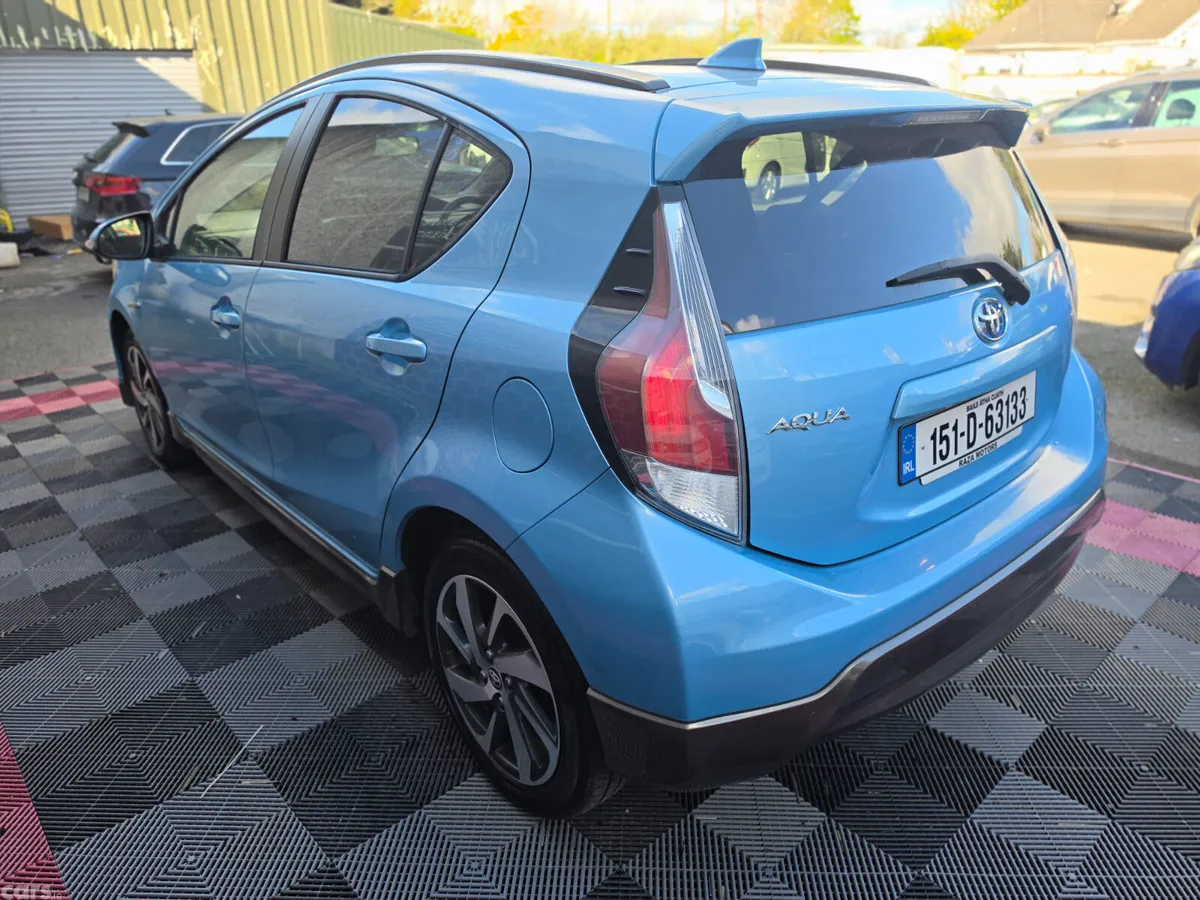 Toyota Aqua Hatchback, Petrol Hybrid, 2015, Blue