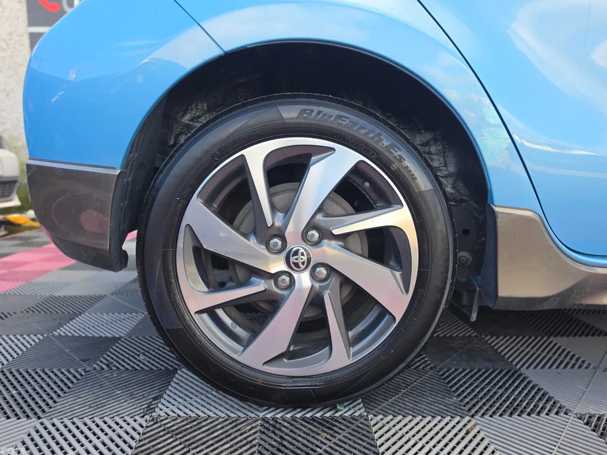 Toyota Aqua Hatchback, Petrol Hybrid, 2015, Blue