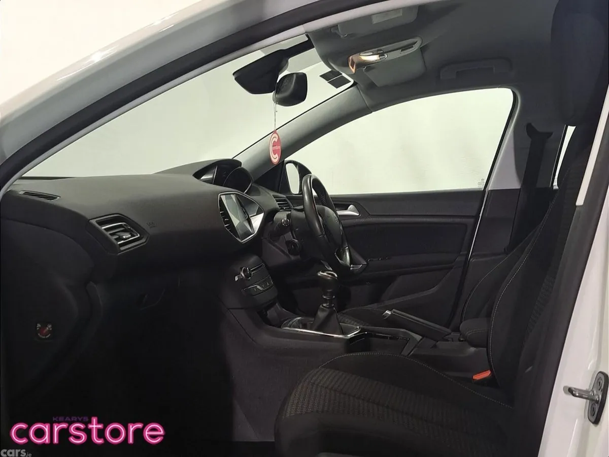 Peugeot 308 Hatchback, Petrol, 2020, White